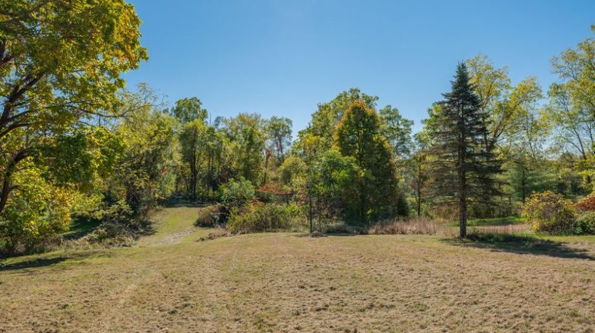 Suzy Glomski land Realtor